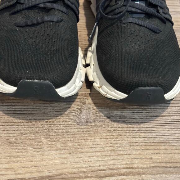 On Cloudswift 3 Black and White Sneaker - size 10 - Picture 5 of 8